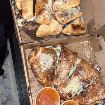 Tony's Pizza & More - bread stick bites & a calzone w/ mozzarella, spinach, tomato & mushroom. - Pizza Near Me - Willoughby Hills, Ohio