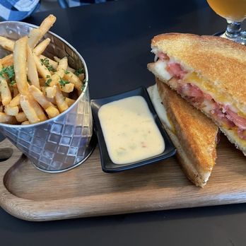 Buffalo Olde Brewery - Grilled Cheese with Truffle Tries - Breweries Near Me - Buffalo, New York