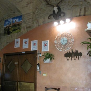 Lo Spuntino - interior - Pizza Near Me - San Gimignano, SI Lo Spuntino - interior - Pizza Near Me - San Gimignano, SI