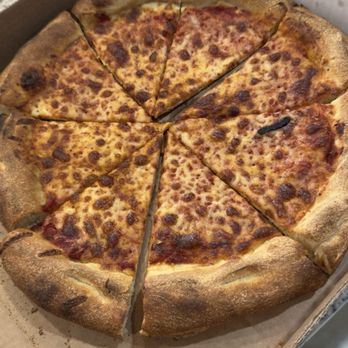 600 Degrees Pizzeria & Draft House - Inedible burnt cheese pizza - Pizza Near Me - Georgetown, Texas 600 Degrees Pizzeria & Draft House - Inedible burnt cheese pizza - Pizza Near Me - Georgetown, Texas