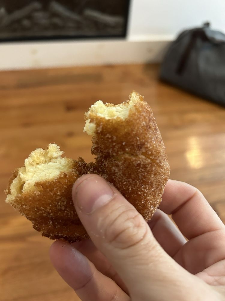 Payne's Donuts Logo