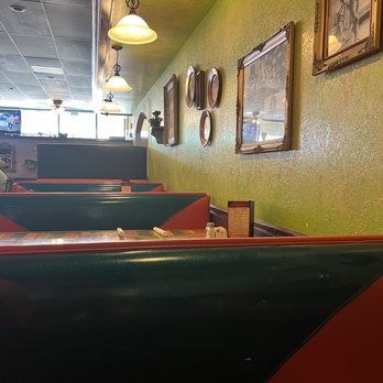 Barcena's Mexican Grill - The only empty booths. It's busy for lunch! - Mexican Near Me - La Marque, Texas