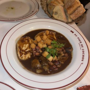 Au Pied de Cochon - Eggs In Meurette - Seafood Near Me - Paris, 75 Au Pied de Cochon - Eggs In Meurette - Seafood Near Me - Paris, 75
