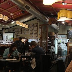 Dave's Sushi - Ambiance