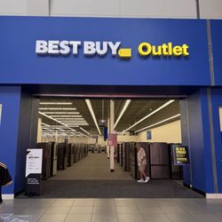 Best Buy - Mall entrance