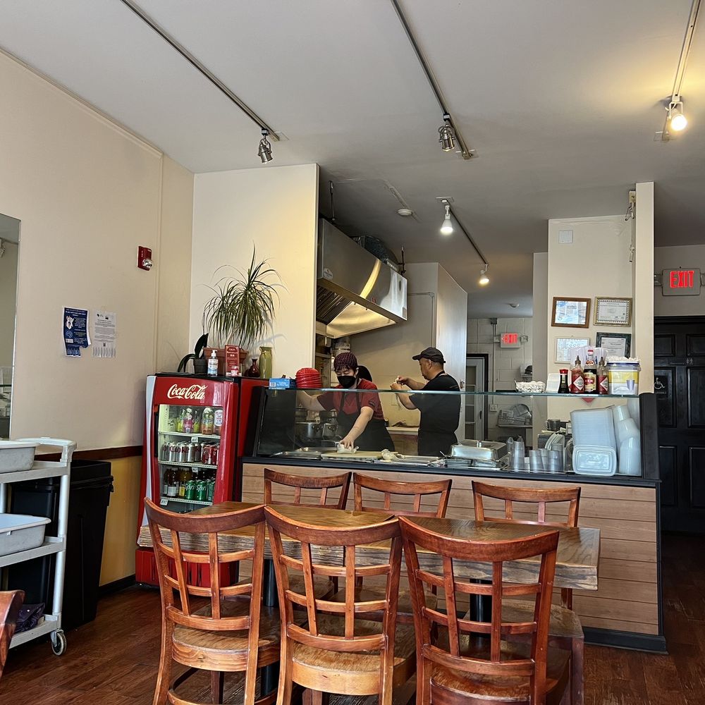 Lili's Restaurant - a view of the dining area - Chinese Near Me - Amherst, Massachusetts