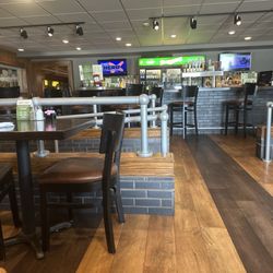 Bennigan's - Bar area