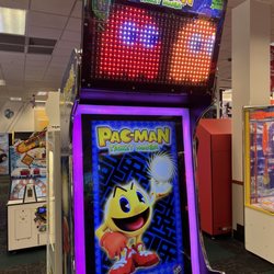 Chuck E. Cheese