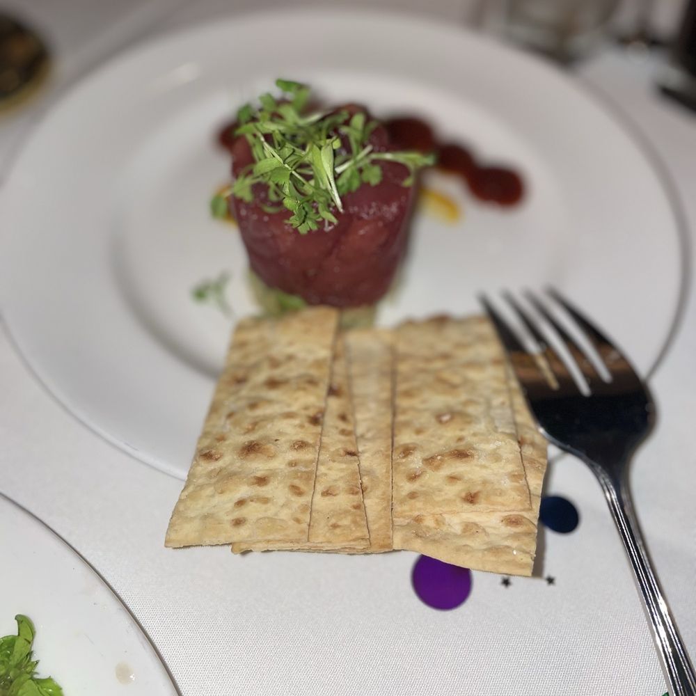 The Capital Grille - Tuna Tartare with Avocado, Mango and Sriracha - AMAZING - Steakhouses Near Me - Minneapolis, Minnesota