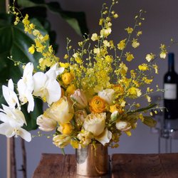 Alma Floral - Send custom arrangements in the Brooklyn, NYC, Queens, & Long Island areas!