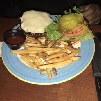 Backyard Grill - Backyard burger - Sports Bars Near Me - Chantilly, Virginia