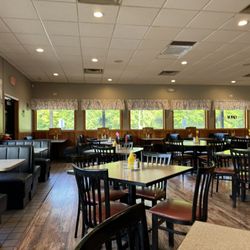 Mapleview Family Restaurant - Sample of dinning area.