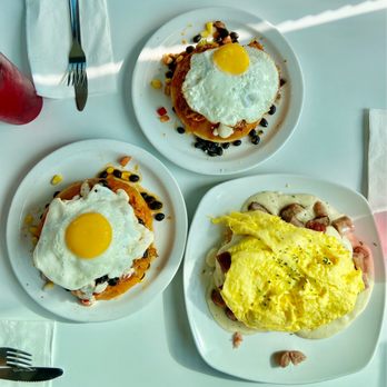 Hi-Lo Diner - Notorious P.I.G ($13.5) & Biscuits and Gravy ($13) - Diners Near Me - Minneapolis, Minnesota Hi-Lo Diner - Notorious P.I.G ($13.5) & Biscuits and Gravy ($13) - Diners Near Me - Minneapolis, Minnesota