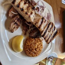 Piseidon Teller. Fleisch zu trocken und hart. Leber und Lamm gut gebraten.