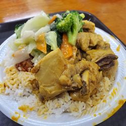 Mama Chang’s - Curry chicken, mixed vegetables, white rice
