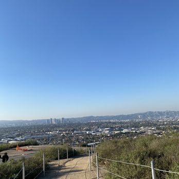 Baldwin Hills Scenic Overlook - Dirt trail - Parks Near Me - Culver City, California Baldwin Hills Scenic Overlook - Dirt trail - Parks Near Me - Culver City, California
