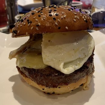 Gordon Ramsay Burger Las Vegas - Farmhouse Burger - Burgers Near Me - Las Vegas, Nevada