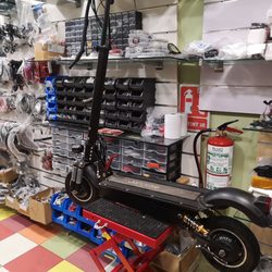 Antonio Luis Mendez Jimenez - Talle de reparación de patinetes eléctricos en Badalona Https://urbanmoverelectric.com