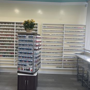 Natural Nails Salon - Nail Salons Near Me - Martinez, California