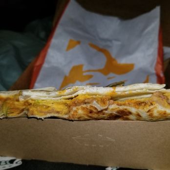 Taco Bell - This is supposed to be a TRIPLE DOUBLE CRUNCHWRAP!  HUGE FAIL! - Fast Food Near Me - Dallas, Oregon