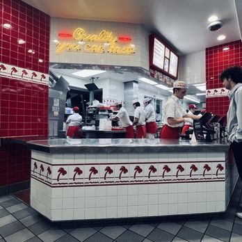 In-N-Out Burger - Quality! - Fast Food Near Me - Encinitas, California