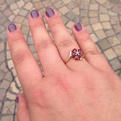 Yu Lian - Perfect manicure!