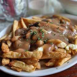 Gilnetter Pub - Poutine