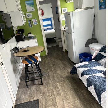 Tiny House Siesta - Here's the awful place I ended up staying in, I almost started crying when I walked into this place. - Vacation Rentals Near Me - Sarasota, Florida Tiny House Siesta - Here's the awful place I ended up staying in, I almost started crying when I walked into this place. - Vacation Rentals Near Me - Sarasota, Florida