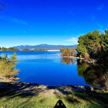 Frank G Bonelli Regional Park - Beautiful views walking around Puddingstone Reservoir - Parks Near Me - San Dimas, California
