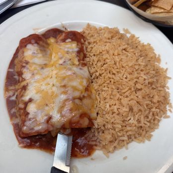 El Gringo Mexican Restaurant - Beef enchiladas with red sauce - Mexican Near Me - El Segundo, California