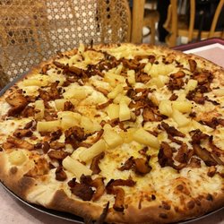 Tommy Pizzas - Al pastor. Just like tacos but on a flat pie.