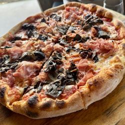 Bank Street Wood Fired Pizza and Gardens - Capricciosa pizza
