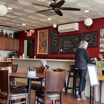 Em J's Cafe - Bar area - Breakfast & Brunch Near Me - Berwyn, Pennsylvania