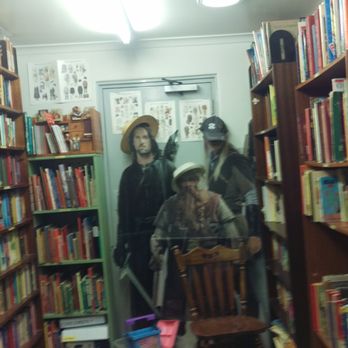 City Basement Books - Mural - Bookstores Near Me - Melbourne, VIC