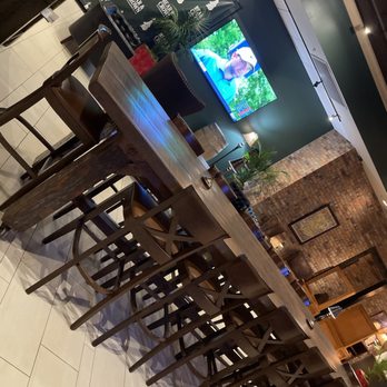 Bear & Crown - Interior - Pubs Near Me - Sacramento, California