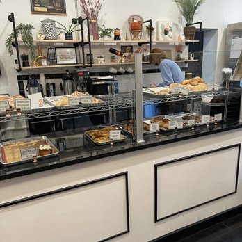 Clementine’s Pastries - Patisserie/Cake Shop Near Me - Mt Clemens, Michigan