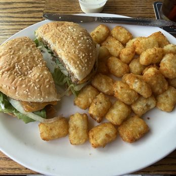 Yachats Underground Pub & Grub - Cheeseburger with Tots - Pubs Near Me - Yachats, Oregon Yachats Underground Pub & Grub - Cheeseburger with Tots - Pubs Near Me - Yachats, Oregon
