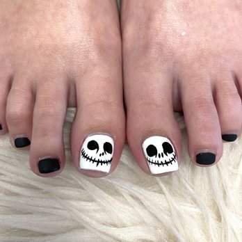 Sole Purpose By Mae - Halloween design with Matte topcoat - Nail Salons Near Me - Clarksville, Tennessee
