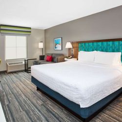 Hampton Inn & Suites - Cape Coral/Fort Myers Area, FL - Guest room
