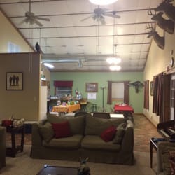 Lost Branch Lodge - View from door through to kitchen