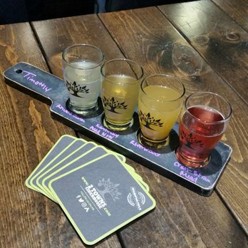 2 Towns Ciderhouse - Sampler. - Breweries Near Me - Corvallis, Oregon