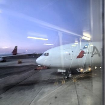 American Airlines - Airlines Near Me - Madrid, M