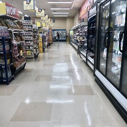 Hannaford Super Market & Pharmacy - Hannaford Voorheesville NY. Small store, clean and well kept.
