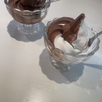 Le Burger 4304 - Chocolate soft serve & twist (chocolate and vanilla bean) - Beer Bar Near Me - Minneapolis, Minnesota Le Burger 4304 - Chocolate soft serve & twist (chocolate and vanilla bean) - Beer Bar Near Me - Minneapolis, Minnesota
