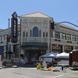 Astoria Sunday Market - Driving by 12th st looking for parking