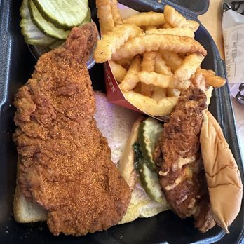 Dave's Hot Chicken - Dave's #3 1 Tender & 1 Slider w/ Fries - Chicken Shop Near Me - Seal Beach, California