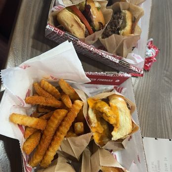 Savvy Sliders - Steakhouse Rib Eye, Boomin' Chicken, Classic Angus Beef - Fast Food Near Me - Fort Lauderdale, Florida Savvy Sliders - Steakhouse Rib Eye, Boomin' Chicken, Classic Angus Beef - Fast Food Near Me - Fort Lauderdale, Florida