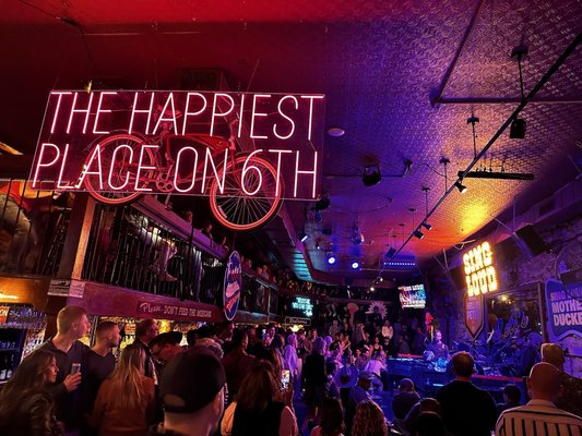 Pete's Dueling Piano Bar