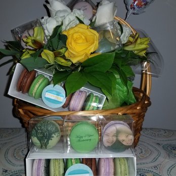 Macadons - *Macarons do not come with flowers.* - Macarons Near Me - Renton, Washington Macadons - *Macarons do not come with flowers.* - Macarons Near Me - Renton, Washington