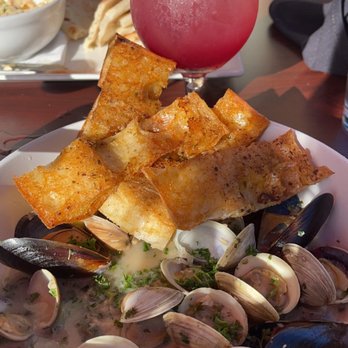 Mozaic - Jalisco Pink and Steamed Mussels and Clams - Mediterranean Near Me - Santa Cruz, California Mozaic - Jalisco Pink and Steamed Mussels and Clams - Mediterranean Near Me - Santa Cruz, California